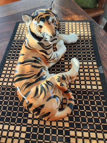 Lomonosov lying tiger - ,