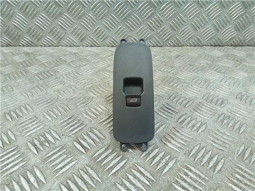30658448 right front window - front,
