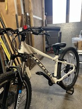 Carrera Vengeance Women's Mountain Bike 27.5.  Frame 14” 