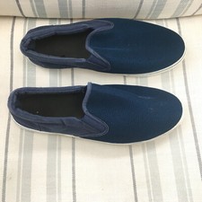 MANS SUMMER SLIP-ON SHOES -SIZE 6-12- NAVY BLUE-THE SOLES ARE DIRTY- SORRY