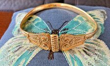 Beautiful Vintage Gold Tone XS