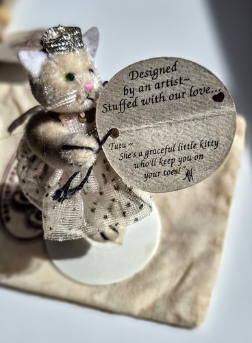 Cottage collectibles - cottage,