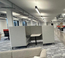 QUICK - Mobili Chameleon 4 seater Office meeting pod with centre table & High BK