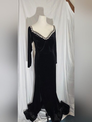 Elegant black velvet - elegant,
