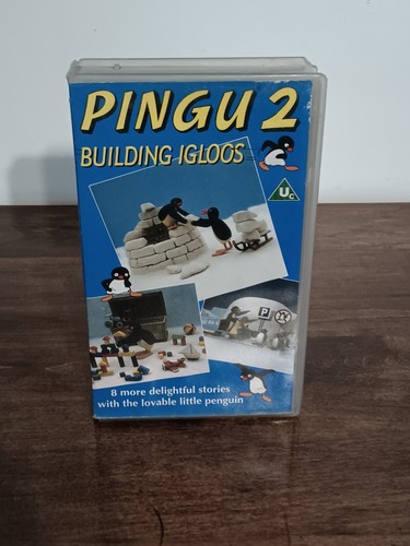 Pingu building igloos - 2,