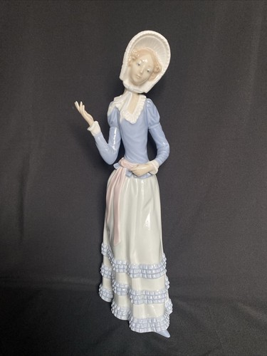 Vintage llardo figureine - vintage,