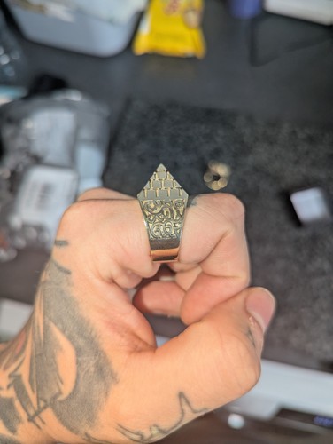 9ct gold pyramid ring size - 9ct,