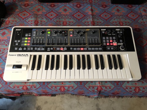 Roland gaia analog - sh-01,
