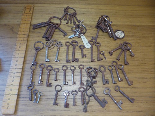 Large quantity antique - large,