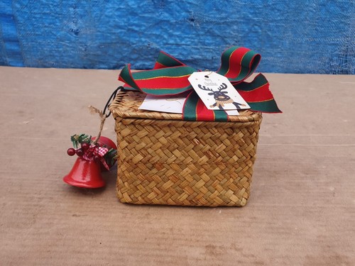 Woven seagrass basket with - seagrass,