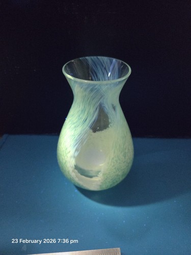 Caithness glass bud vase - bud,