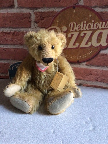 Artist bear willy - artist,