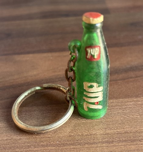 Vintage 7up bottle keyring - bottle,