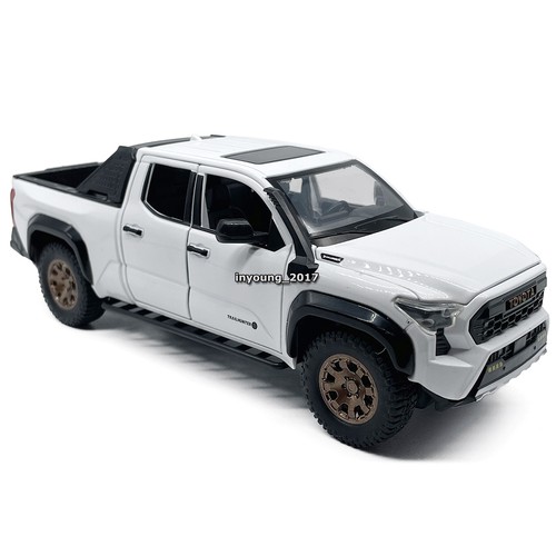 Toyota tacoma model toy - 1:24,