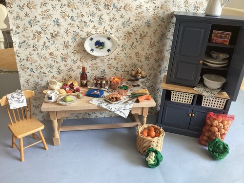 Dolls house scale - 1.12,