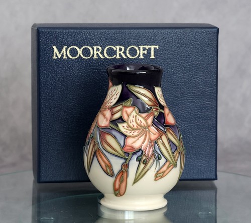 Moorcroft peruvian lily - moorcroft, lily'
