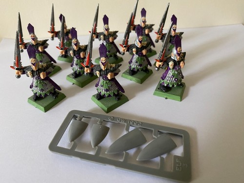 10x vintage plastic dark elf - 10x,