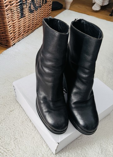 Russell bromley black - &,