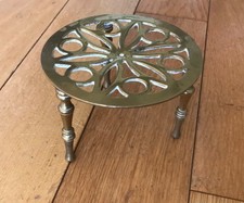Brass trivet stand - trivet, dia
