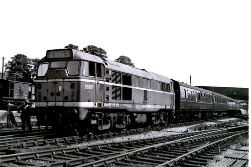D5687 passenger train 35mm - d5687, (35mm