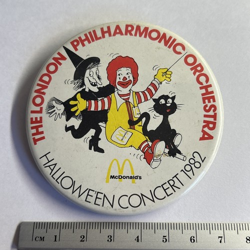Vintage 1982 pin badge - vintage,