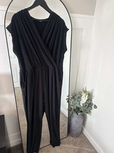 Wallis black neck - v-neck, cap