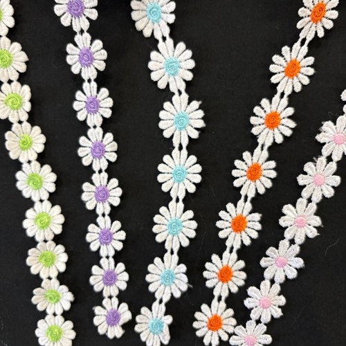 Coloured daisy trim lime - daisy,