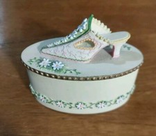 Willow Hall "Daisy" Miniature