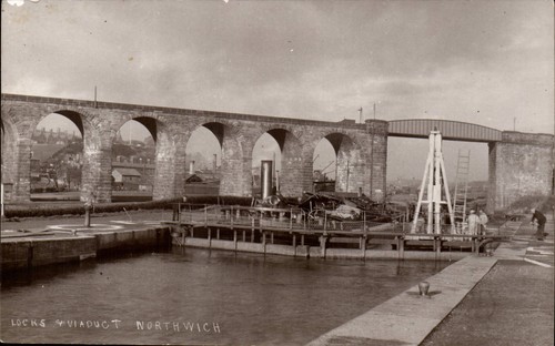 Northwich river weaver - weaver., locks