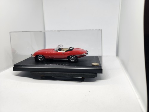 Scale model jaguar e - 1/43,