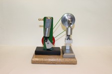 Model steam engine with Power