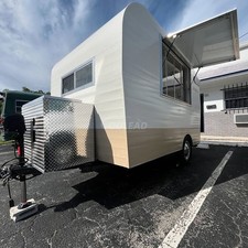 Elegant Retro Food Truck –