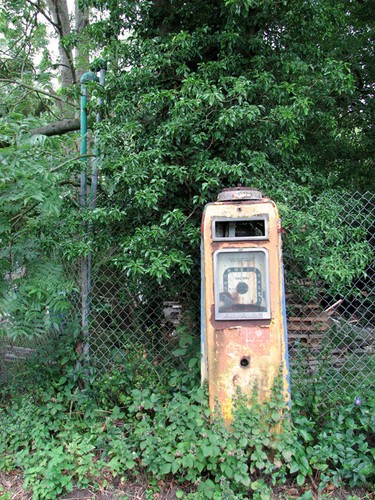 Photo petrol pump old - pump,