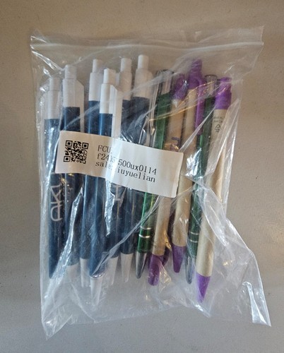 Unique retractable pen pack