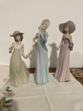 Nao Lladro Figurine Lady