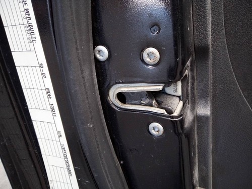 Left front door - lock, 2495625