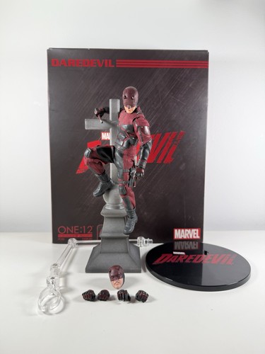 Mezco one daredevil netflix - mezco,