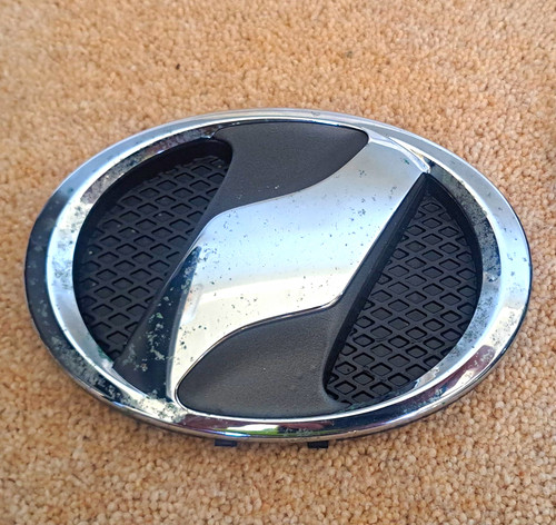 Toyota vitz emblem front - toyota,
