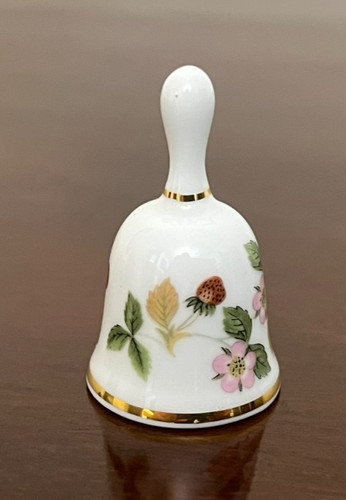 Wedgwood wild strawberry - wild, fine