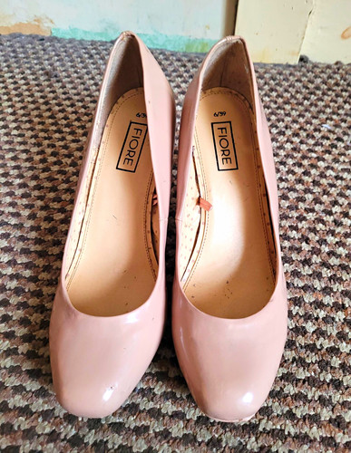 Fiore womens nude beige patent - nude,