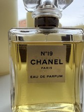 CHANEL No19 Eau de Parfum 50ml Spray