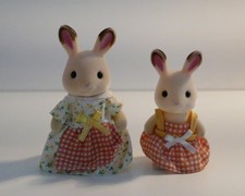 SYLVANIAN FAMILIES FREYA & TERI CHOCOLATE FIGURES FROM TREEHOUSE & LOG CABIN SET