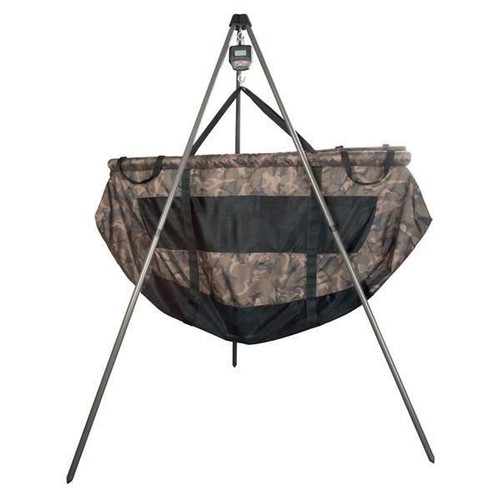 Fox weighing tripod carp - weighing,