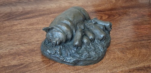 Bronze resin pig piglets - bronze,