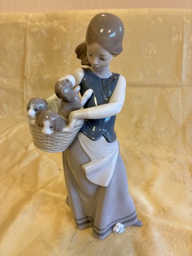 Lladro basket puppies 1311 - basket, of