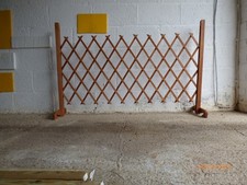 Freestanding Expanding Pet