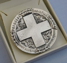 PRINCESS CHRISTIAN'S ARMY NURSING SERVICE RESERVE SOLID SILVER CAPE CLOAK BADGE