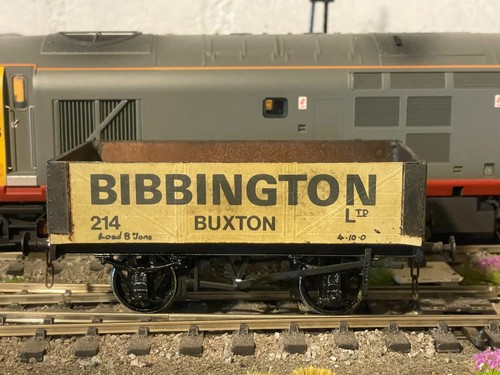 Gauge kit built wagons x2 - gauge,