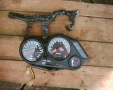 KAWASAKI GPZ500 SD INSTRUMENT ASSEMBLY. 17,967 MILES