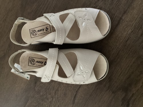 Ladies wide fit leather beige